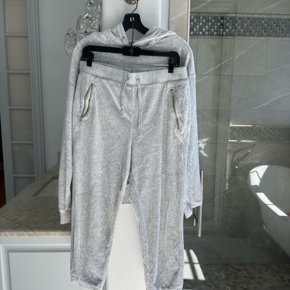 Juicy Couture Velour Tracksuit Set in light Grey - Picture 9 of 11